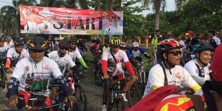  Ribuan peserta Sepeda Nusantara 2018 etape Lampung Timur tampak antusias mengikuti acara yang digelar pada Minggu (11/11/2018) dengan mengambil start di Islamic Centre Lampung Timur.