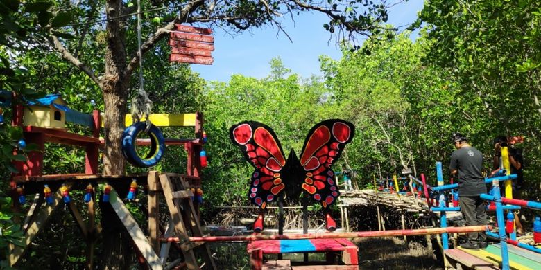 Wisata Hutan Mangrove Donggala, Sulawesi Tengah.