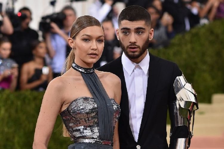 Model Gigi Hadid dan artis musik Zayn Malik menghadiri Costume Institute Gala (Met Gala)  bertema Manus x Machina: Fashion In An Age Of Technology di Metropolitan Museum of Art, New York City, pada 2 Mei 2016.