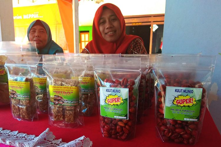 Wiwik dan produk keripik kulit belinjo yang dipercaya masyarakat mampu menetralisir asam urat usai menyantap emping belinjo. Produk emping kulit belinjo dengan label wiro laris manis di pasar, sayangnya kendala ketersediaan bahan baku membuat produk mereka masih terbatas.