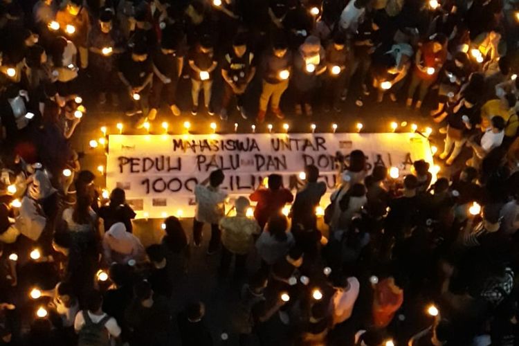 Doa bersama lintas agama dan aksi seribu lilin Untar sebagai bentuk simpati kepada korban bencana gempa dan tsunami di Palu, Donggala dan sekitarnya, Jumat (5/10/2018)