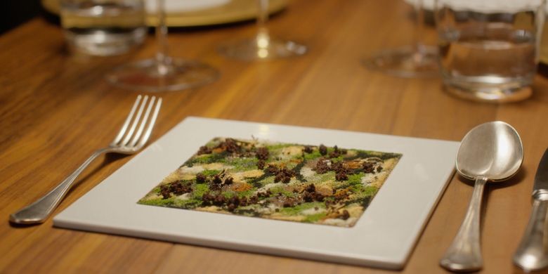 
Camouflage ? A Hare in the Woods? oleh Massimo Bottura/Osteria Francescana. Hidangan dari restoran terbaik di dunia.