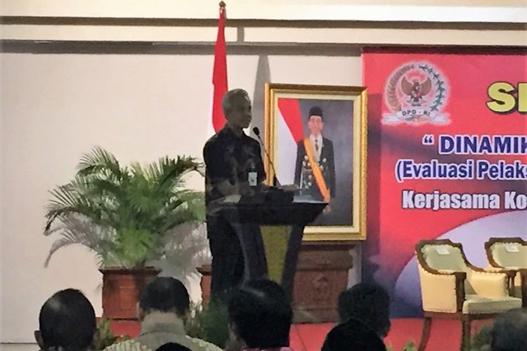 Gubernur Jawa Tengah Ganjar Pranowo menegaskan Pemerintah Jawa Tengah berupaya menekan potensi penyimpangan dana desa, Selasa (3/10/2017) di Balai Kota Semarang.
