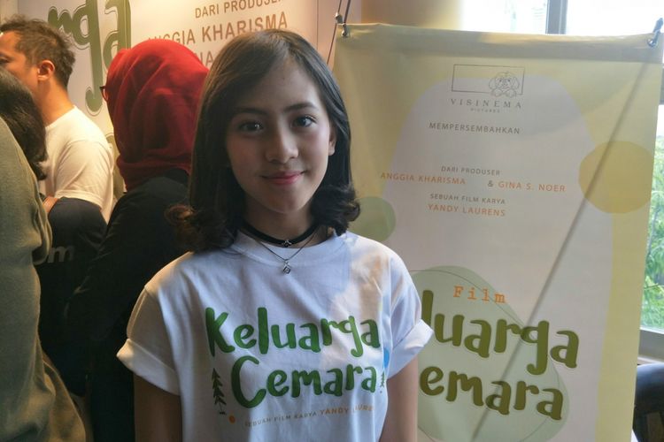 Penyanyi Zara JKT48 dalam jumpa pers film Keluarga Cemara di kawasan Gunawarman, Kebayoran Baru, Jakarta Selatan, Kamis (4/1/2018).
