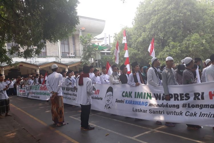 Lebih dari 500an peserta long march Laskar Santri tiba di Jakarta. Pendukung Cak Imin ini direncanakan bertemu Muhaimin Iskandar (Cak Imin), Senin (30/7/2018).