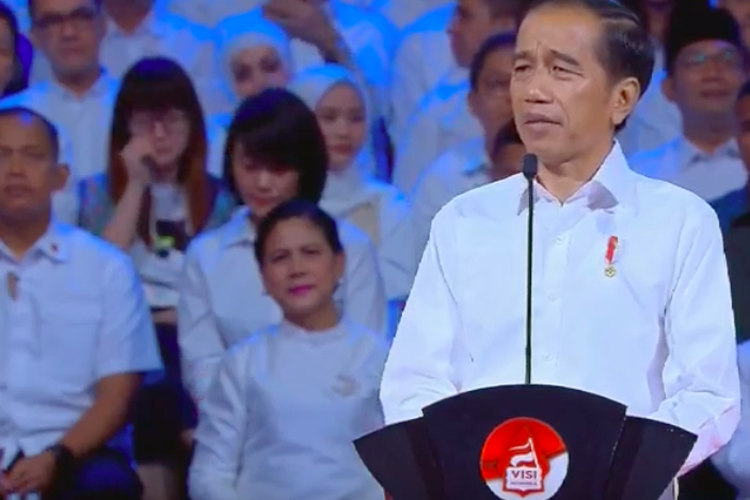 Presiden terpilih Joko Widodo menyampaikan pidato Visi Indonesia di Sentul, Bogor, Minggu (14/7/2019).