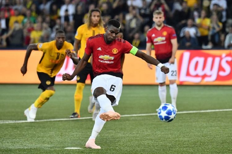 Paul Pogba mencetak gol via titik penalti pada pertandingan Young Boys vs Manchester United dalam matchday 1 Liga Champions di The Stade de Suisse, 19 September 2018. 