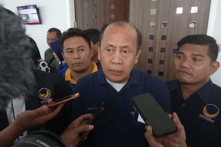 Ketua DPW NasDem Jawa Barat Saan Mustofa saat diwawancara wartawan, Jumat (21/12/2018) di Facebook Hotel Garut