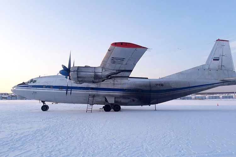 Pesawat kargo An-12 seperti ini yang membawa kargo berisi berlian, emas, dan platinum di Yakutsk, Siberia.