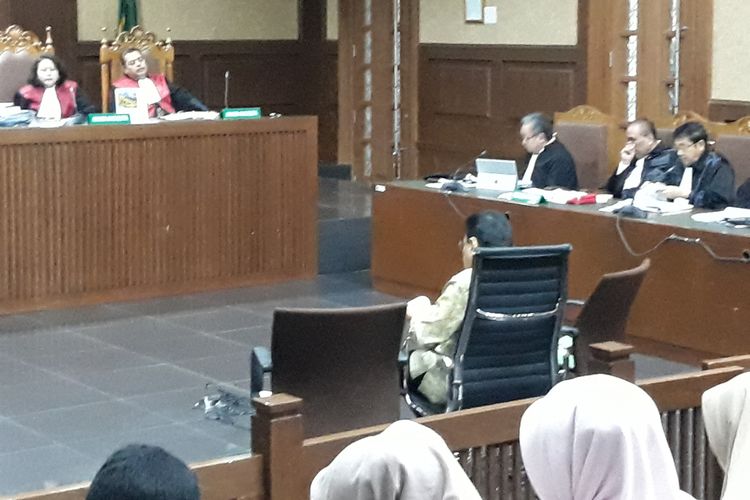 Setya Novanto duduk di kursi terdakwa di Pengadilan Tipikor Jakarta, Kamis (22/3/2018).