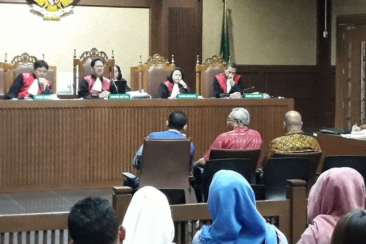 Muhammad Nazaruddin, Arif Wibowo dan Melchias Markus Mekeng saat bersaksi di Pengadilan Tipikor Jakarta, Senin (19/2/2018).