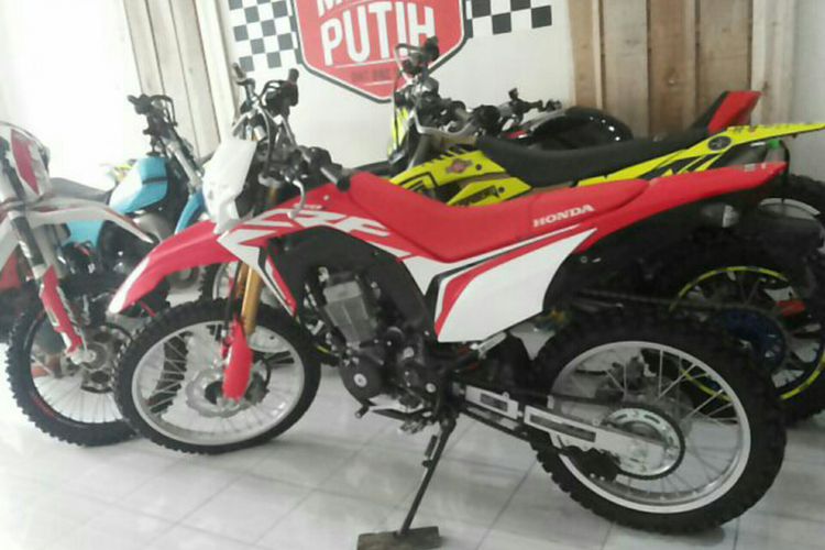 Honda CRF150L milik salah seorang anggota komunitas Merah Putih Dirt Bike di Depok, Rabu (24/1/2018).