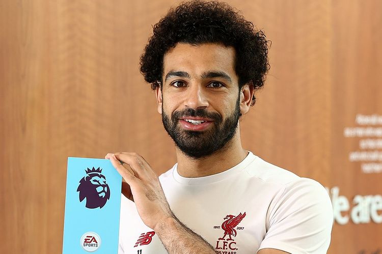 Mohamed Salah meraih penghargaan Player of the Season Premier League, Minggu (13/5/2018). 