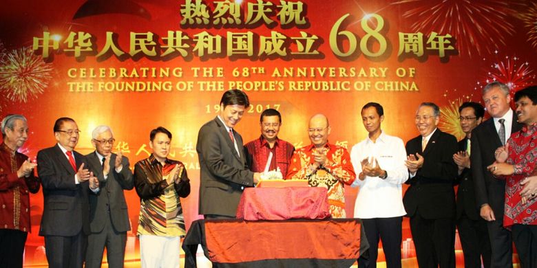 Gubernur Sumut Erry Nuradi saat menghadiri peringatan 68 tahun berdirinya Republik China di Medan, Jumat (29/9/2017)