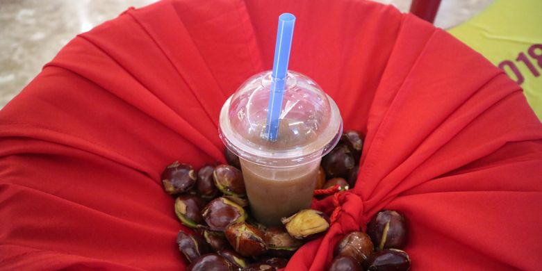 Jus Jengkol, menu yang ada di Pesta Jengkol 2018. Ada versi jus jengkol original, ada pula kopi jengkol.