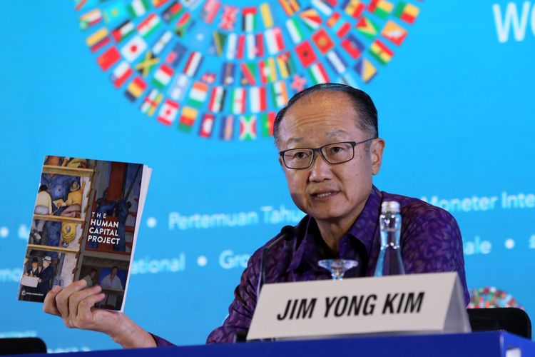 Presiden Grup Bank Dunia Jim Yong Kim memberikan konferensi pers terkait Pertemuan Tahunan IMF - World Bank Group 2018 di Bali International Convention Center, Kawasan Nusa Dua, Bali, Kamis (11/10/2018). Dalam kesempatan itu Jim mengucapkan terima kasih karena Indonesia tetap berkomitmen menggelar acara pertemuan tahunan walaupun gempa dan tsunami baru saja melanda Palu dan Donggala di Sulawesi Tengah.