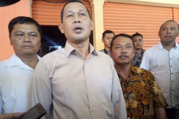 Politisi Gerindra Gunungkidul Ngadiyono mendatangi Kantor Bawaslu Gunungkidul di Kecamatan Wonosari Kamis (21/2/2019)