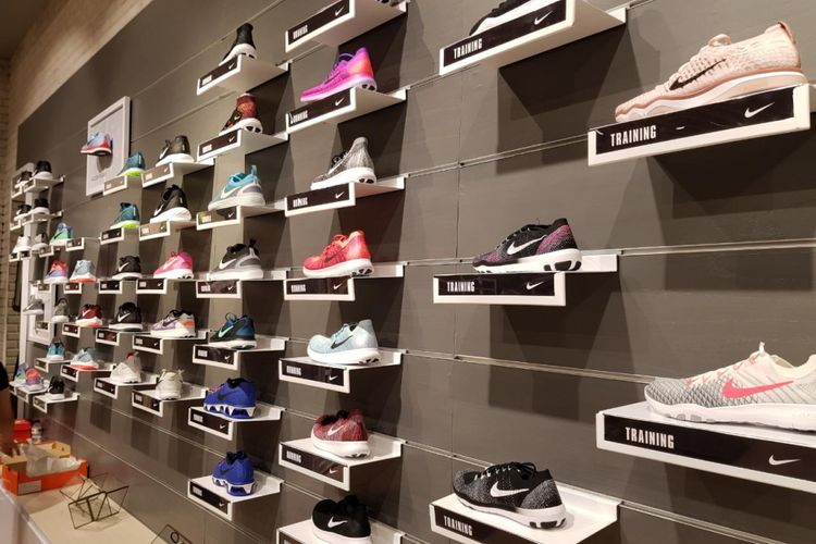 Koleksi sepatu di Nike Womens, Central Department Store, Grand Indonesia, Jakarta Pusat.