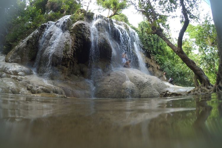 Air Terjun di Kawasan Wisata Pantai Pelang, Trenggalek