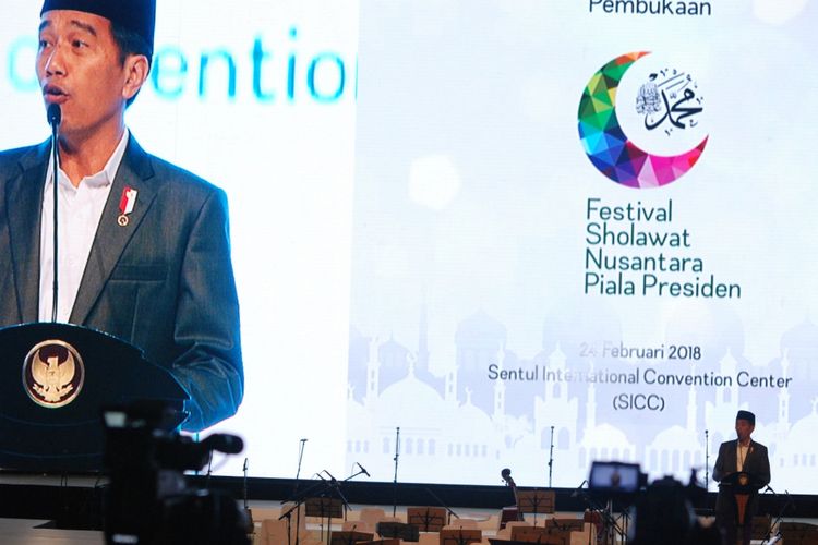 Presiden RI Joko Widodo saat memberikan sambutan dalam pembukaan Festival Shalawat Nusantara Piala Presiden, di Sentul International Convention Center (SICC), Bogor, Jawa Barat, Sabtu (24/2/2018).