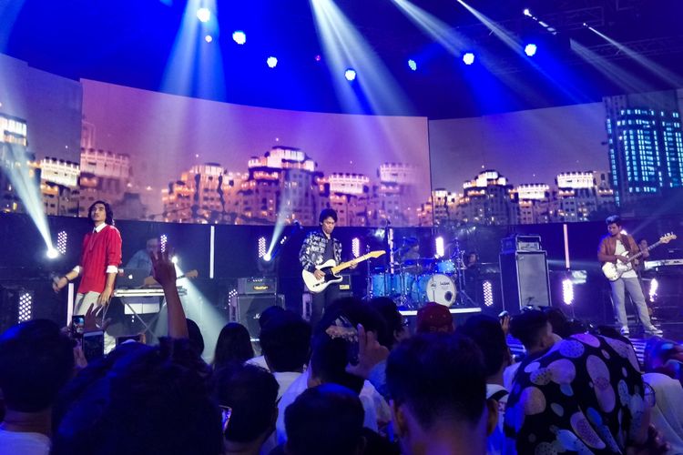 Grup musik Sheila on 7 dalam konser Sebuah Kisah Klasik di Balai Sarbini, Semanggi, Jakarta Selatan, Jumat (14/8/2018).