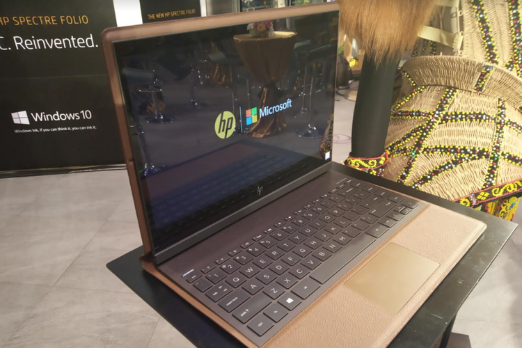 HP Spectre Folio, laptop konvertibel dengan desain elegan dari kulit sapi.