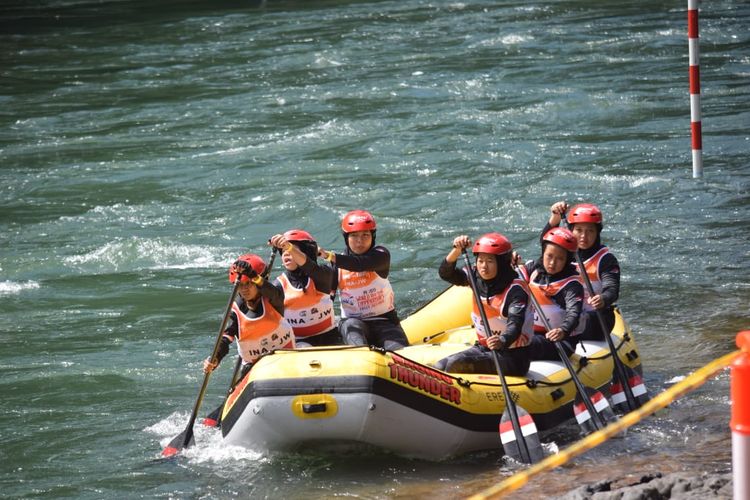 Tim arung jeram Indonesia.