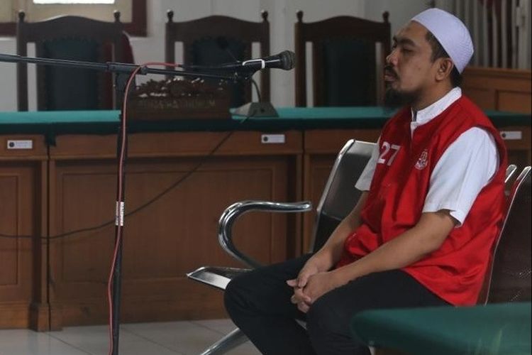 Bos Abu Tours Muhammad Hamzah Mamba saat menjalani sidang perkara tindak pidana penggelapan dan pencucian uang di Pengadilan Negeri Makassar Desember 2018 lalu. 