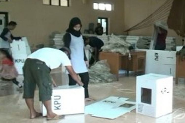 Lantaran kekurangan kotak suara dan amplop KPUD Mamuju tengah sulawesi barat mengajukan permintaan tambahan logistik pemilu ke KPU RI.