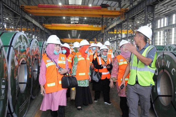 Muslimat Nahdlatul Ulama, melakukan kunjungan kerja ke kawasan industri IMIP (Indonesia Morowali Industrial Park). Kegiatan yang berlangsung selama dua hari ini (28-29 Januari 2019), terkait dengan maraknya isu serbuan Tenaga Kerja Asing (TKA) di media sosial.