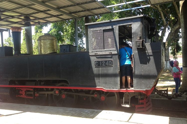 Museum Kereta Api di Ambarawa, Jawa Tengah ramai dikunjungi tiap akhir pekan atau hari libur tiba.

