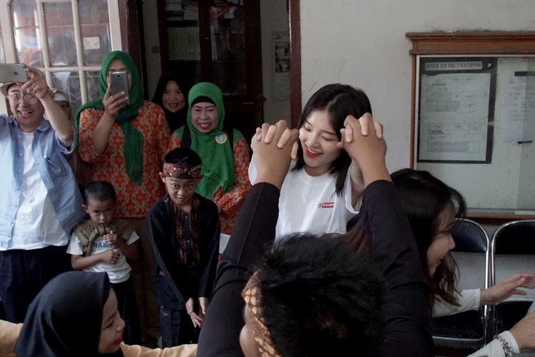 7 Mahasiswa Korea Selatan kunjungi SLB Bandung (7/8/2018)