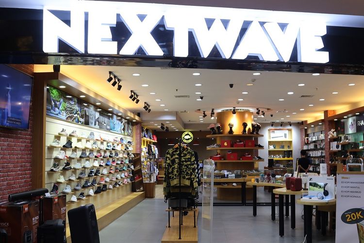 Nextwave, unit usaha di bawah grup Kaffeine.inc menyatukan tiga elemen yang mereka pandang sebagai bagian dari gaya hidup, sneaker, audio, dan kopi di dalam satu toko.