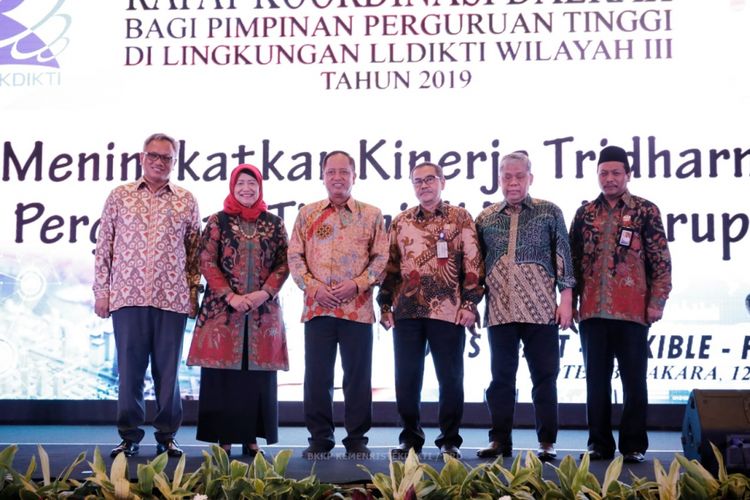 Menristekdikti saat membuka Rapat Koordinasi Daerah (Rakorda) yang diselenggarakan kepada Lembaga Layanan Pendidikan Tinggi Wilayah III (LLDIKTI Wilayah III) di Hotel Bidakara, Jakarta (12/2/2019).
