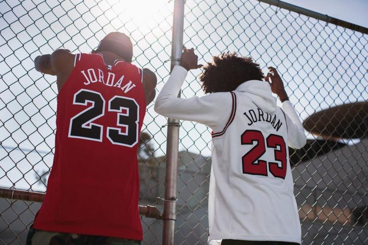Dua jersey Chicago Bulls Michael Jordan seri swingman yang akan diluncurkan Nike di akhir bulan Mei 2018.