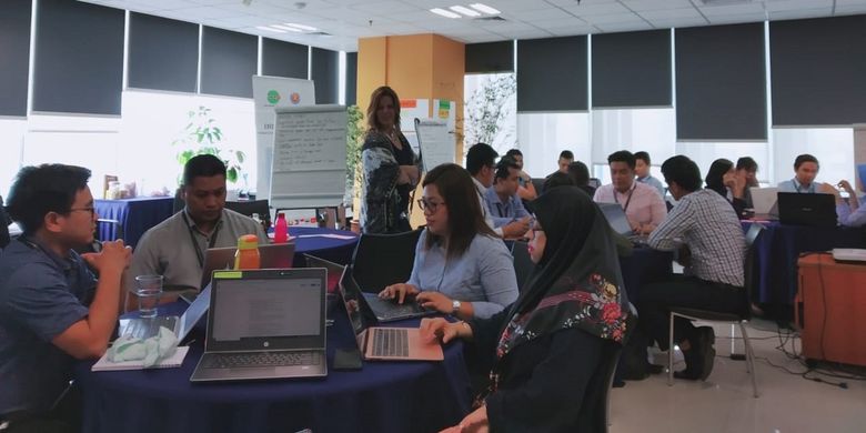 Para peserta sedang mengikuti English Communications for Disaster Management for ASEAN, program pelatihan Bahasa Inggris untuk petugas tanggap bencana se-ASEAN, dari tanggal 1-20 Juli 2019 di AHA Centre, Graha BNPB, Jakarta Timur.