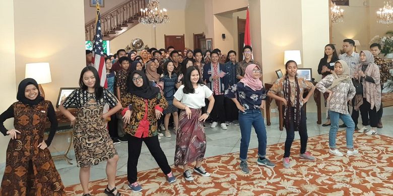 Sebagian dari 80 pelajar Indonesia yang lolos seleksi untuk mengikuti program beasiswa Kennedy Lugar Youth Exchange and Study (YES) Program 2019 dan berangkat ke Amerika Serikat.