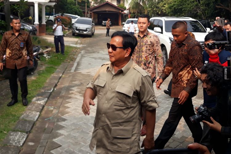 Ketua Umum Partai Gerindra Prabowo Subianto di kediaman Neno Warisman di Depok, Jawa Barat, Selasa (31/7/2018).
