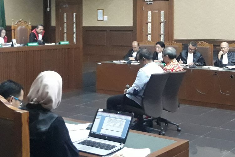 Irvanto Hendra Pambudi dan Made Oka Masagung menjalani sidang tuntutan di Pengadilan Tindak Pidana Korupsi Jakarta, Selasa (6/11/2018).