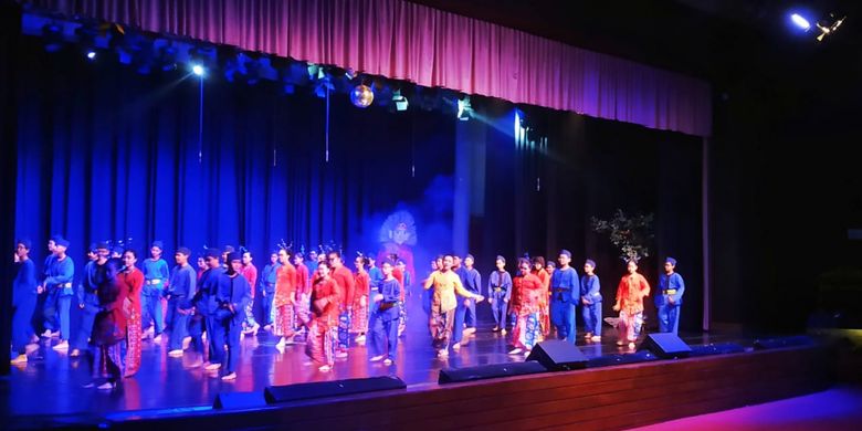 Sekitar 250 siswa SMP dan SMA Global Sevilla menampilkan pagelaran drama musikal dalam bahasa Inggris Si Pitung di Gedung Kautaman Pewayangan TMII (28/2/2019). 