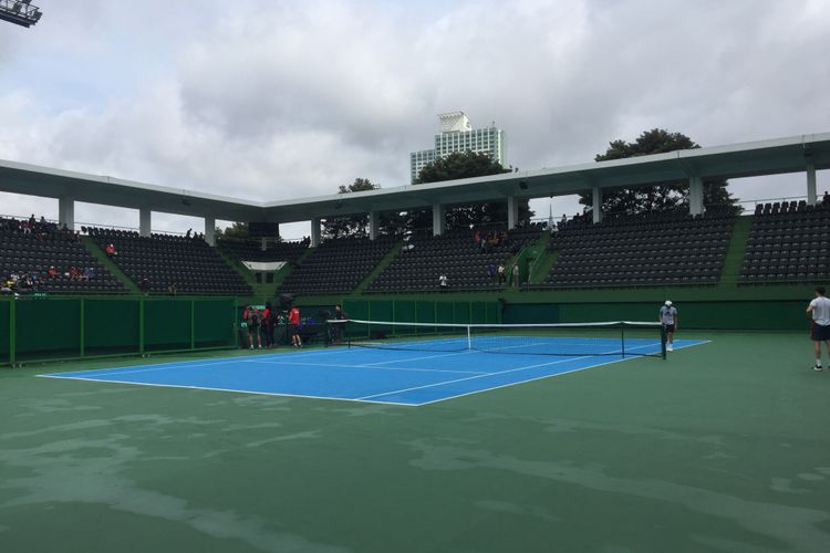 Lapangan Tenis Senayan.