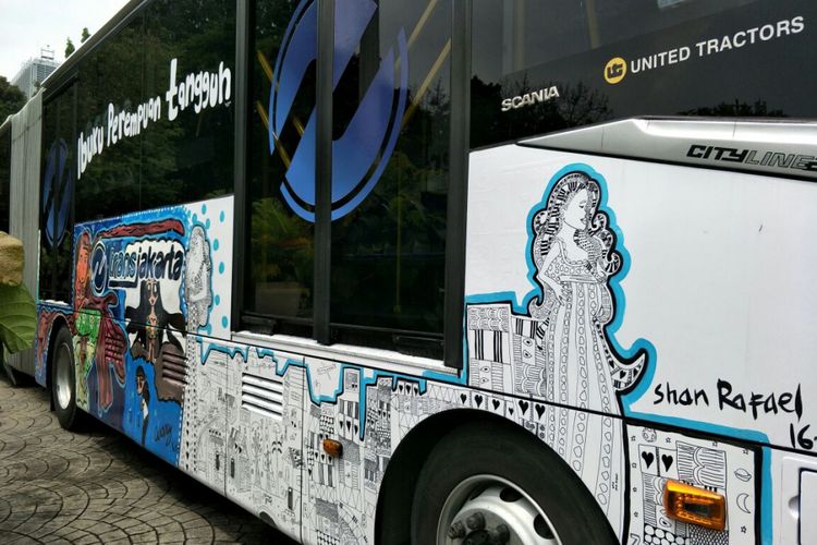 Salah satu hasil lukisan karya anak dengan autisme di atas bus transjakarta. 