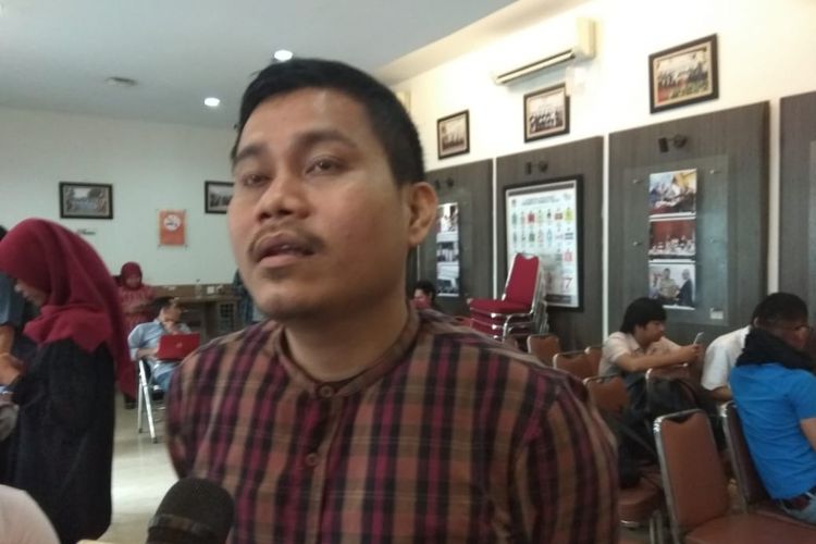 Direktur Perluasan Partisipasi Politik Aliansi Masyarakat Adat Nusantara (AMAN) Abdi Akbar