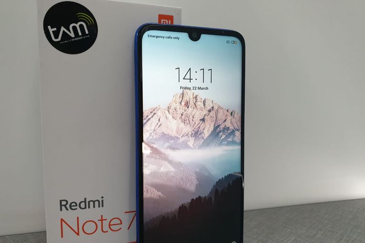 Tampilan depan Redmi Note 7 dan kotak kemasan