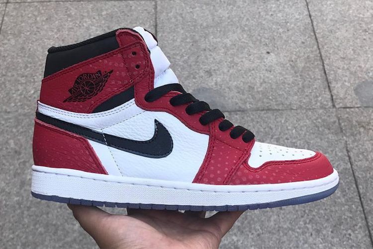 Air Jordan 1 dengan model sol baru serta desain bermotif bintik-bintik