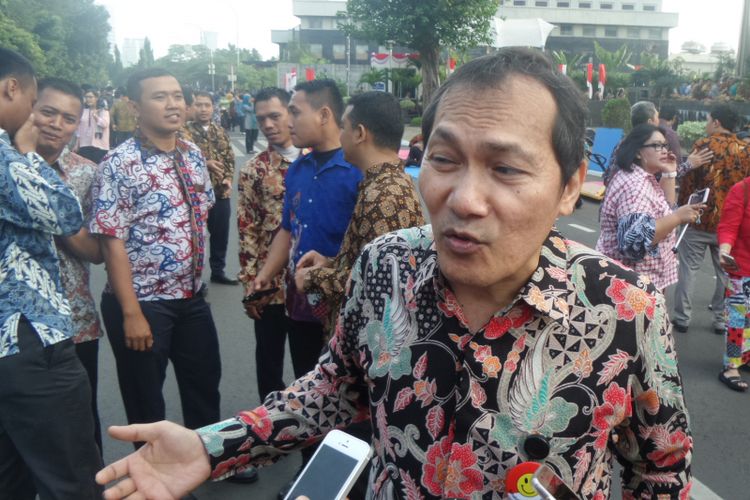 Wakil Ketua KPK Saut Situmorang di halaman Gedung KPK Jakarta, Kamis (17/8/2017).