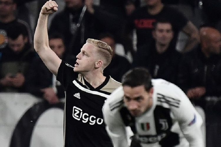 Donny van de Beek merayakan golnya pada pertandingan Juventus vs Ajax Amsterdam dalam perempat final Liga Champions di Stadion Allianz, 16 April 2019. 