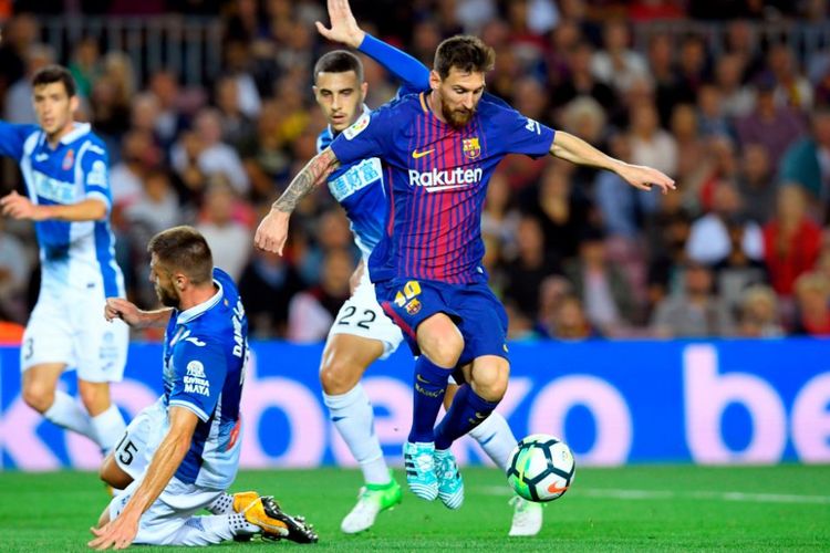 Lionel Messi mencetak hat-trick saat Barcelona menang telak 5-0 atas Espanyol di Camp Nou, Sabtu (9/9/2017).