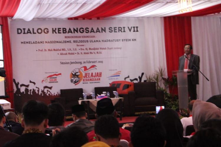 Ketua Gerakan Suluh Kebangsaan, Mahfud MD, saat menghadiri acara acara Dialog Kebangsaan seri VII di Stasiun Kereta Api Jombang, Rabu (20/2/2019).