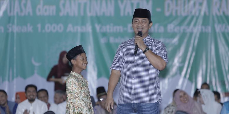 Wali Kota Semarang Hendrar Prihadi saat menghadiri kegiatan buka puasa bersama 1.000 anak yatim dan dhuafa yang diinisiasi oleh Baznas Kota Semarang di Balai Kota Semarang, Jumat (24/5/2019).